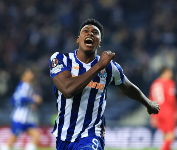 英超雙雄競逐：阿格霍瓦轉會風云起